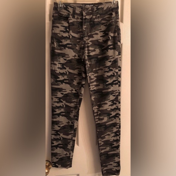 No Boundaries Camouflage high rise skinny Pants size 3 - Picture 1 of 5